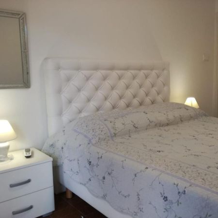 Apartmani Mladina Jelsa  Exterior photo