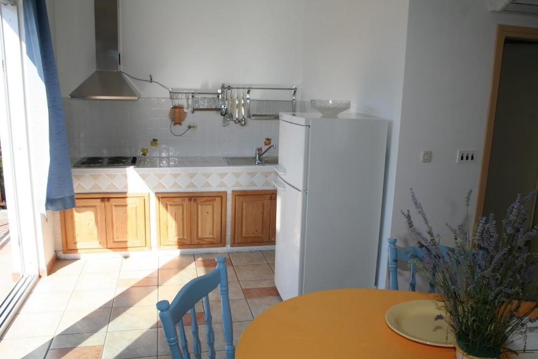 Apartmani Mladina Jelsa  Exterior photo