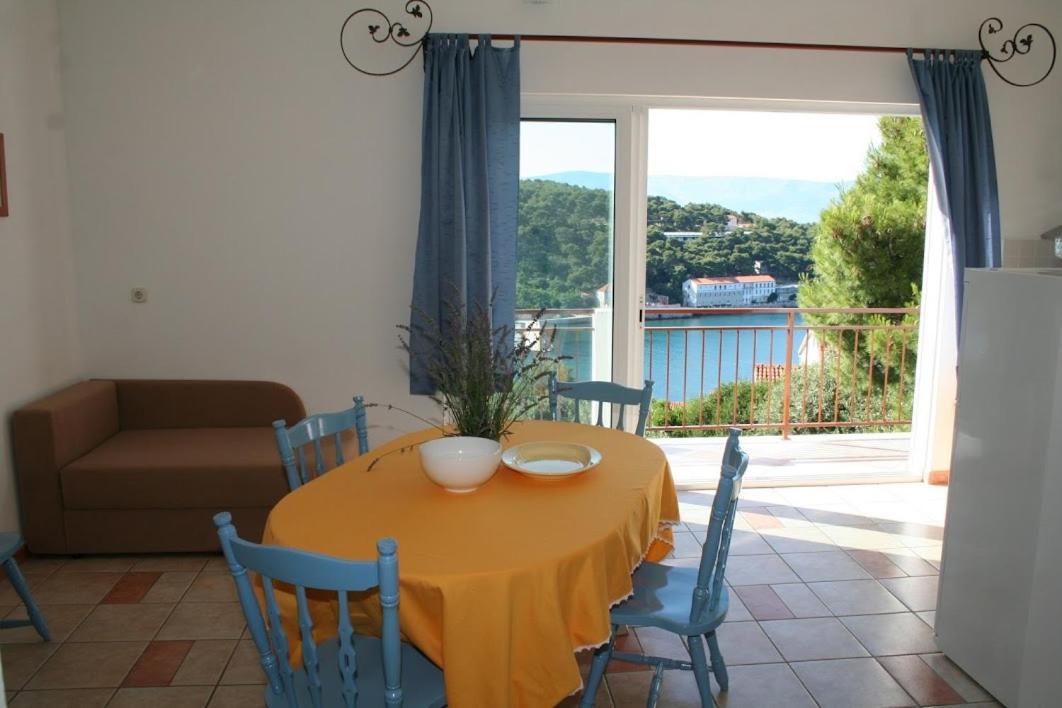 Apartmani Mladina Jelsa  Exterior photo