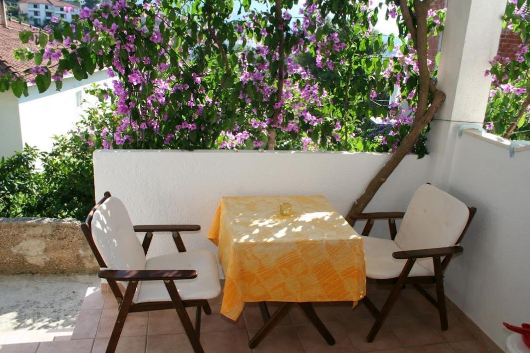 Apartmani Mladina Jelsa  Exterior photo
